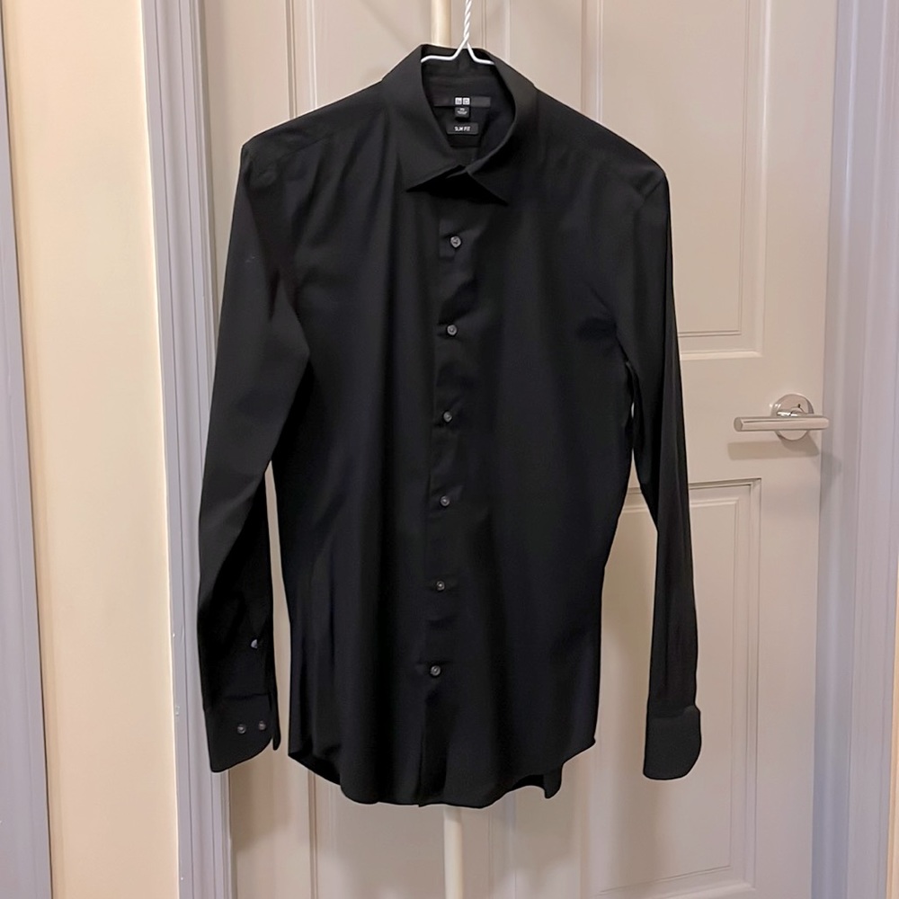 Uniqlo black dress shirt excellent condition slim cut XS 96%cotton/4% spandex